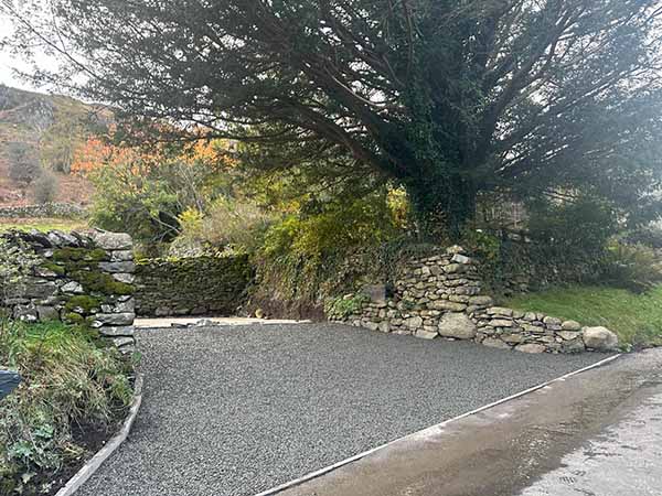 JH Landscaping Kendal Gravel Driveway with large tree